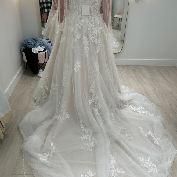Wedding Dress - Picture 3 of 7